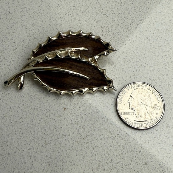 Vintage Sarah Coventry Leaves Brooch Gold Tone 1968 MCM Wooded Beauty - Picture 9 of 9